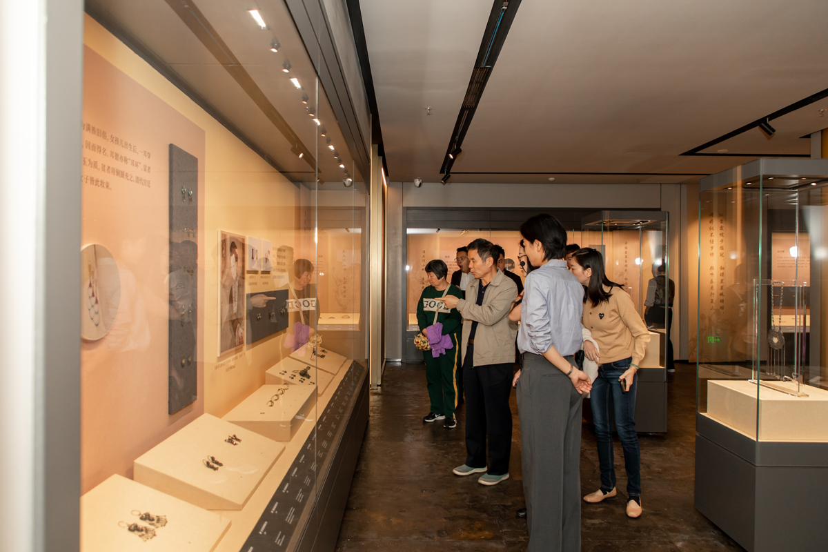 “大灣區(qū)企業(yè)博物館之旅” 巖星一行赴臻寶博物館調研交流插圖(4)